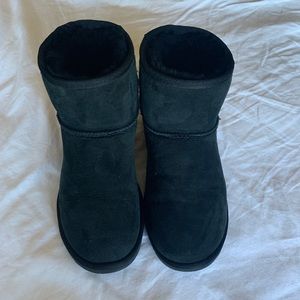 UGGS CLASSIC MINI BLACK BOOTS